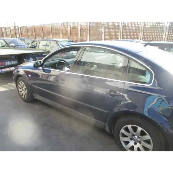 VOLKSWAGEN PASSAT BERLINA (3B3) '2001 1.9 TDI AZUL