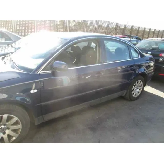 VOLKSWAGEN PASSAT BERLINA (3B3) '2001 1.9 TDI AZUL