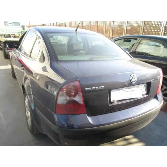 VOLKSWAGEN PASSAT BERLINA (3B3) '2001 1.9 TDI AZUL