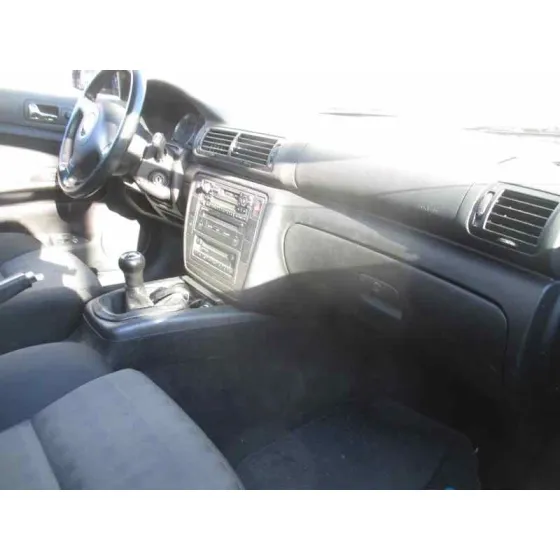 VOLKSWAGEN PASSAT BERLINA (3B3) '2001 1.9 TDI AZUL