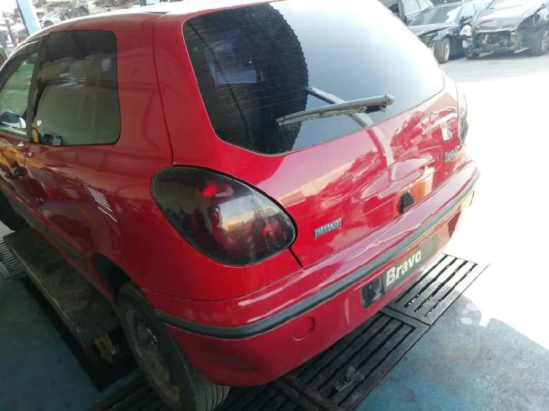 FIAT BRAVO (182) FIAT BRAVO (182) '2001 1.2 16V CAT ROJO 1995