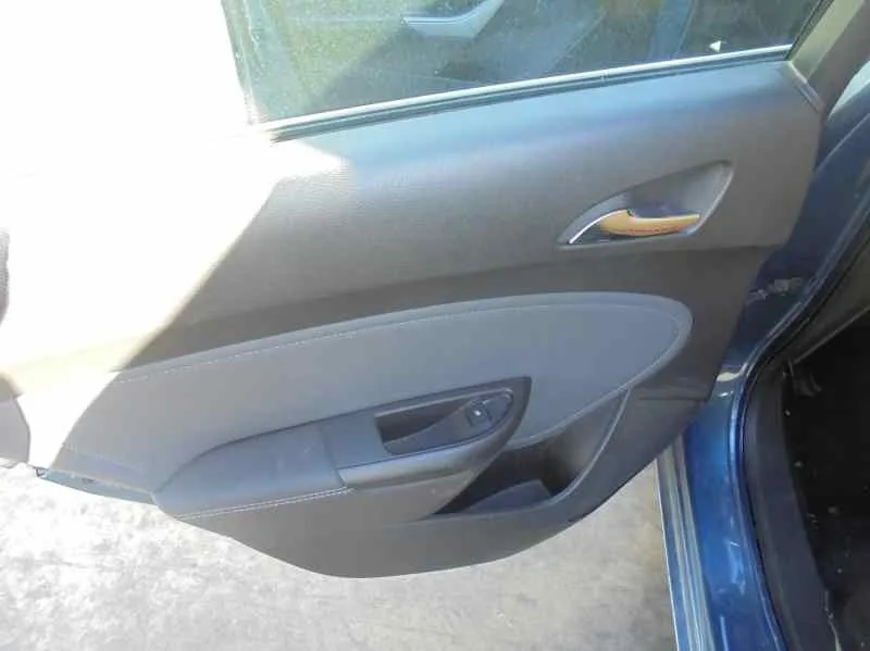 OPEL ASTRA J LIM. OPEL ASTRA J LIM. '2013 EXCELLENCE AZUL 2011