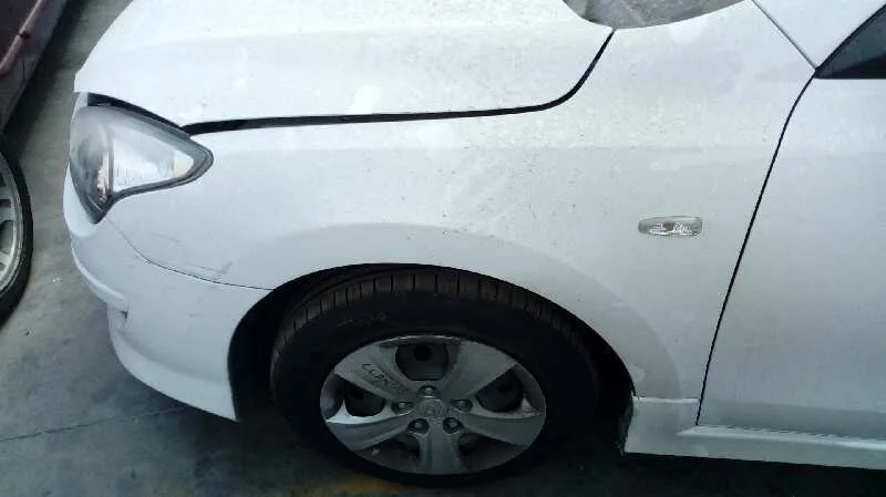 HYUNDAI I30 '2011 CLASSIC BLANCO