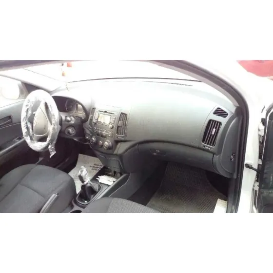 HYUNDAI I30 '2011 CLASSIC BLANCO