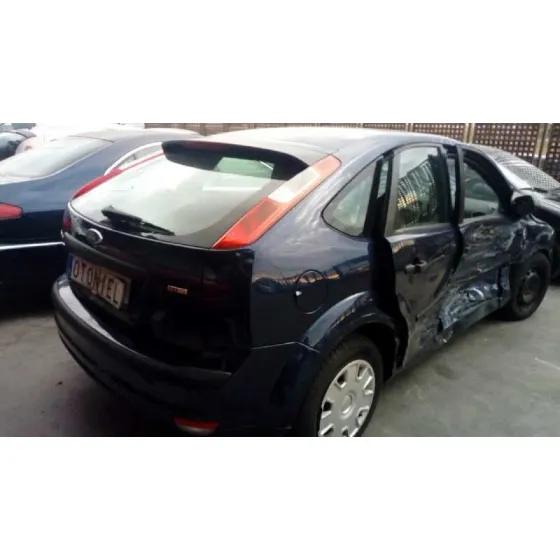 FORD FOCUS BERLINA (CAP) '2005 AMBIENTE (D) AZUL