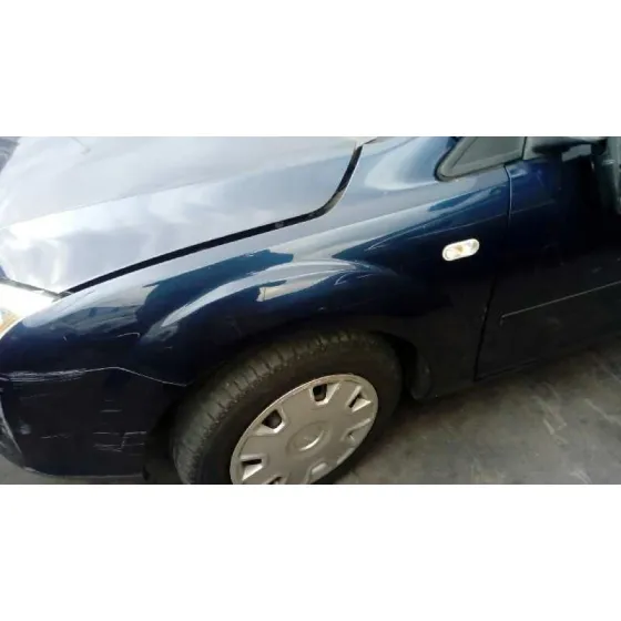 FORD FOCUS BERLINA (CAP) '2005 AMBIENTE (D) AZUL