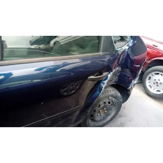 FORD FOCUS BERLINA (CAP) '2005 AMBIENTE (D) AZUL