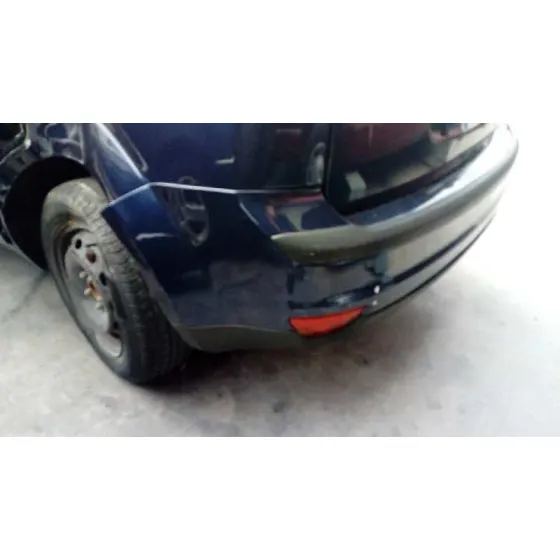 FORD FOCUS BERLINA (CAP) '2005 AMBIENTE (D) AZUL