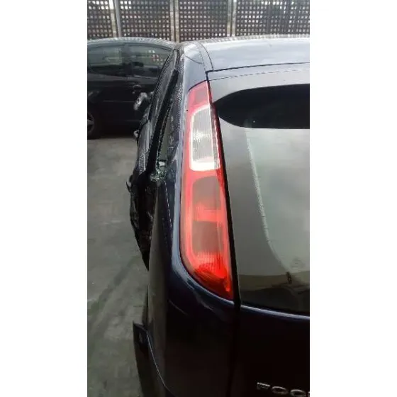 FORD FOCUS BERLINA (CAP) '2005 AMBIENTE (D) AZUL