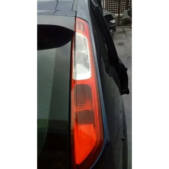 FORD FOCUS BERLINA (CAP) '2005 AMBIENTE (D) AZUL