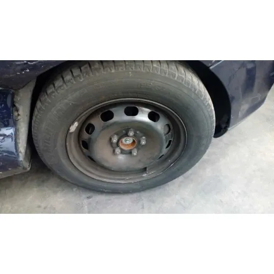 FORD FOCUS BERLINA (CAP) '2005 AMBIENTE (D) AZUL