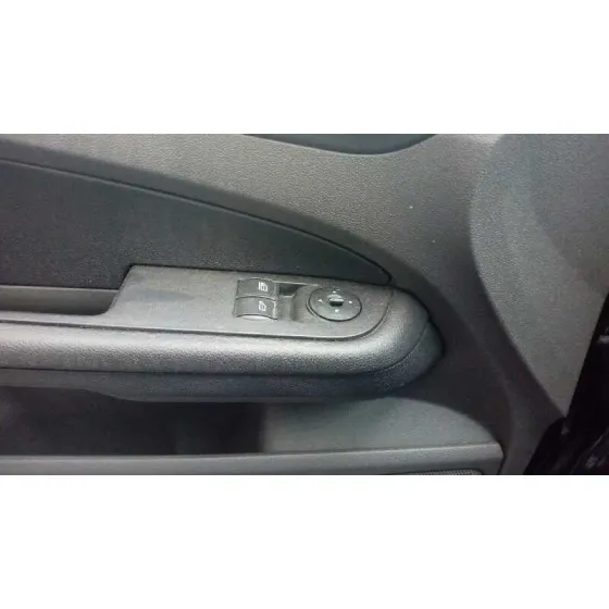 FORD FOCUS BERLINA (CAP) '2005 AMBIENTE (D) AZUL