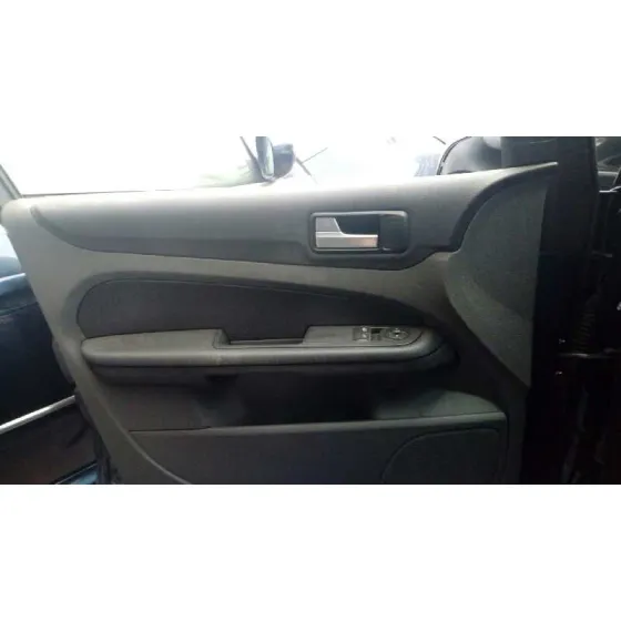 FORD FOCUS BERLINA (CAP) '2005 AMBIENTE (D) AZUL