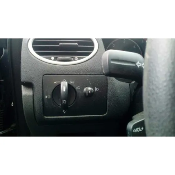 FORD FOCUS BERLINA (CAP) '2005 AMBIENTE (D) AZUL