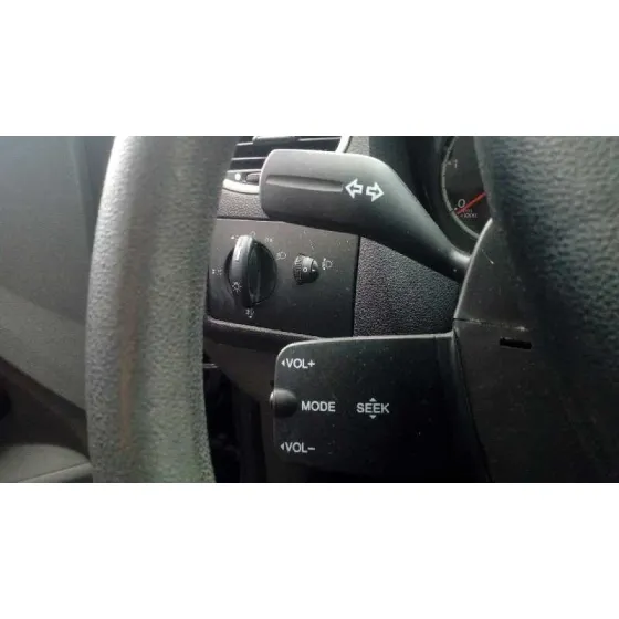 FORD FOCUS BERLINA (CAP) '2005 AMBIENTE (D) AZUL