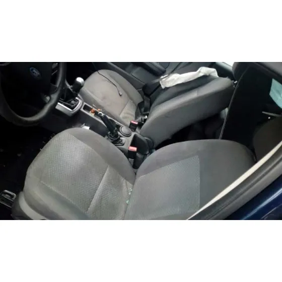 FORD FOCUS BERLINA (CAP) '2005 AMBIENTE (D) AZUL