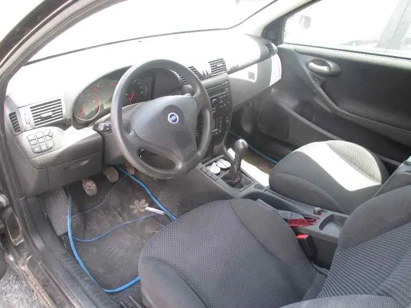 FIAT STILO (192) FIAT STILO (192) '2004 1.9 JTD CAT NEGRO 2001