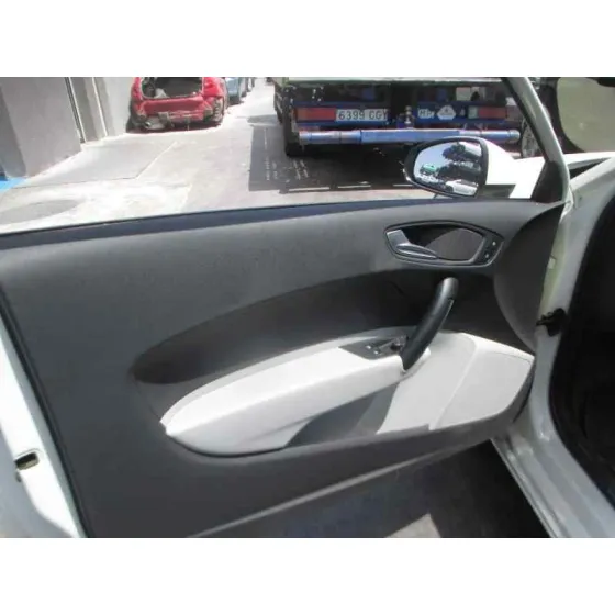 AUDI A1 SPORTBACK (8XA) '2011 1.6 TDI BLANCO