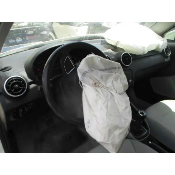 AUDI A1 SPORTBACK (8XA) '2011 1.6 TDI BLANCO