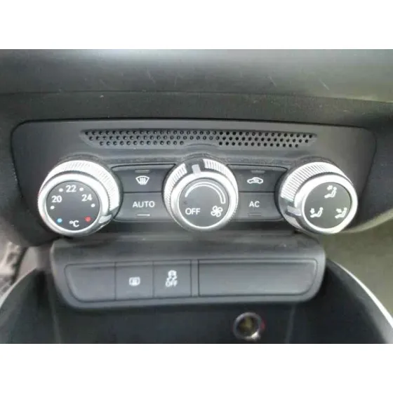 AUDI A1 SPORTBACK (8XA) '2011 1.6 TDI BLANCO