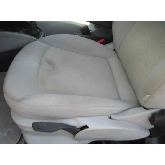 AUDI A1 SPORTBACK (8XA) '2011 1.6 TDI BLANCO