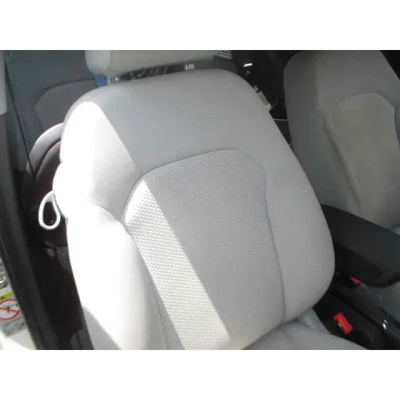 AUDI A1 SPORTBACK (8XA) '2011 1.6 TDI BLANCO