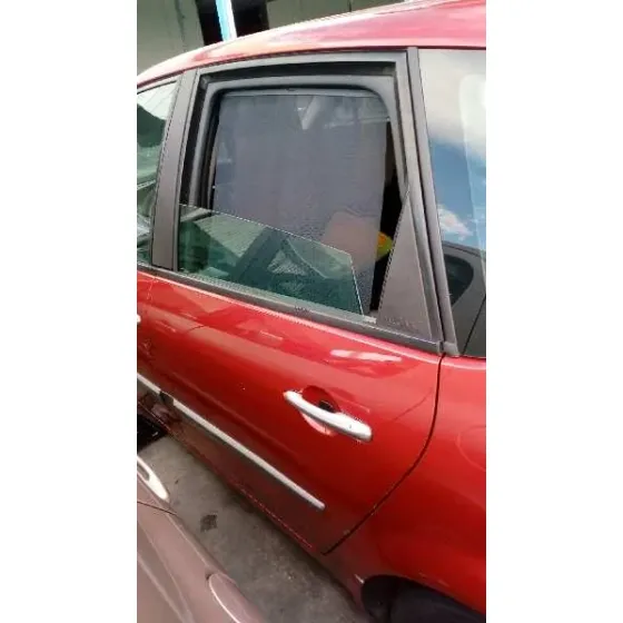 RENAULT SCENIC II '2004 CONFORT AUTHENTIQUE ROJO