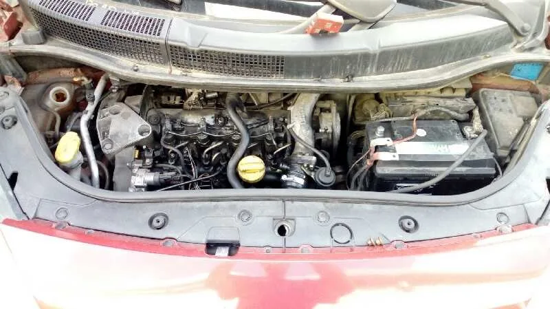 RENAULT SCENIC II '2004 CONFORT AUTHENTIQUE ROJO