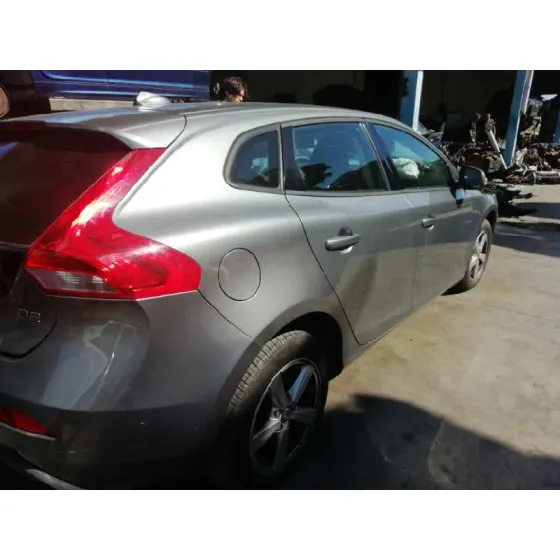 VOLVO V40 '2016 KINETIC GRIS