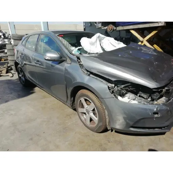VOLVO V40 '2016 KINETIC GRIS