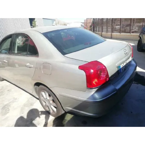 TOYOTA AVENSIS BERLINA (T25) '2004 2.0 D4-D EXECUTIVE SEDAN (4-PTAS) GRIS