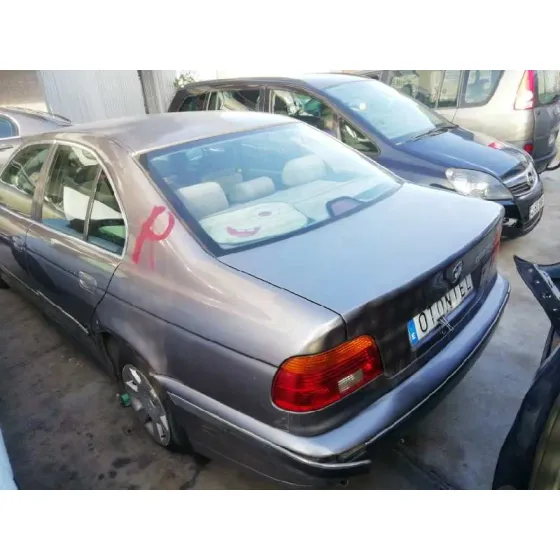 BMW SERIE 5 BERLINA (E39) '2001 525D GRIS