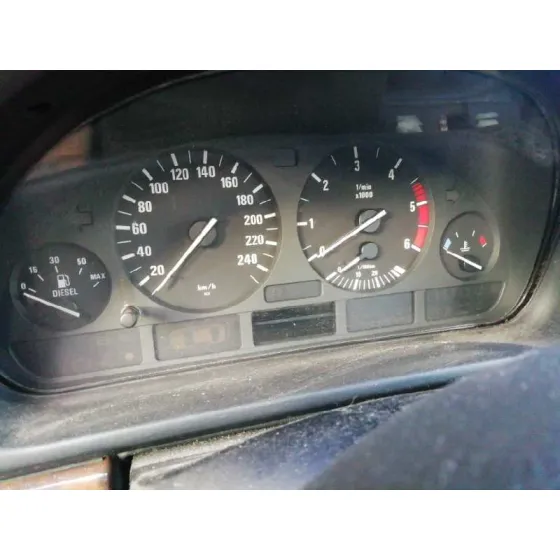BMW SERIE 5 BERLINA (E39) '2001 525D GRIS