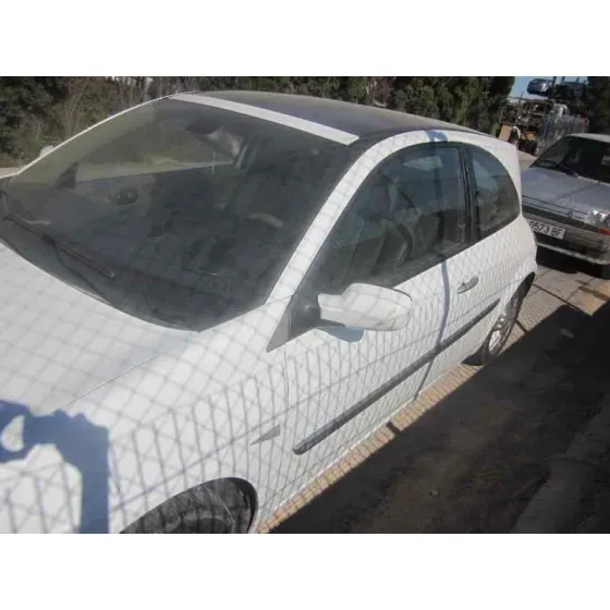 RENAULT MEGANE II BERLINA 3P '2002 CONFORT AUTHENTIQUE BLANCO