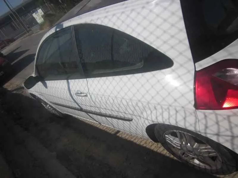 RENAULT MEGANE II BERLINA 3P '2002 CONFORT AUTHENTIQUE BLANCO