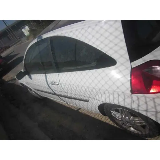 RENAULT MEGANE II BERLINA 3P '2002 CONFORT AUTHENTIQUE BLANCO