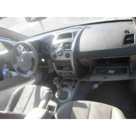 RENAULT MEGANE II BERLINA 3P '2002 CONFORT AUTHENTIQUE BLANCO