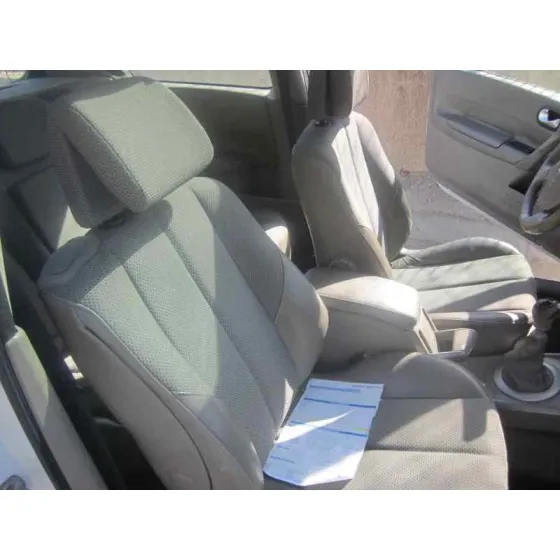 RENAULT MEGANE II BERLINA 3P '2002 CONFORT AUTHENTIQUE BLANCO