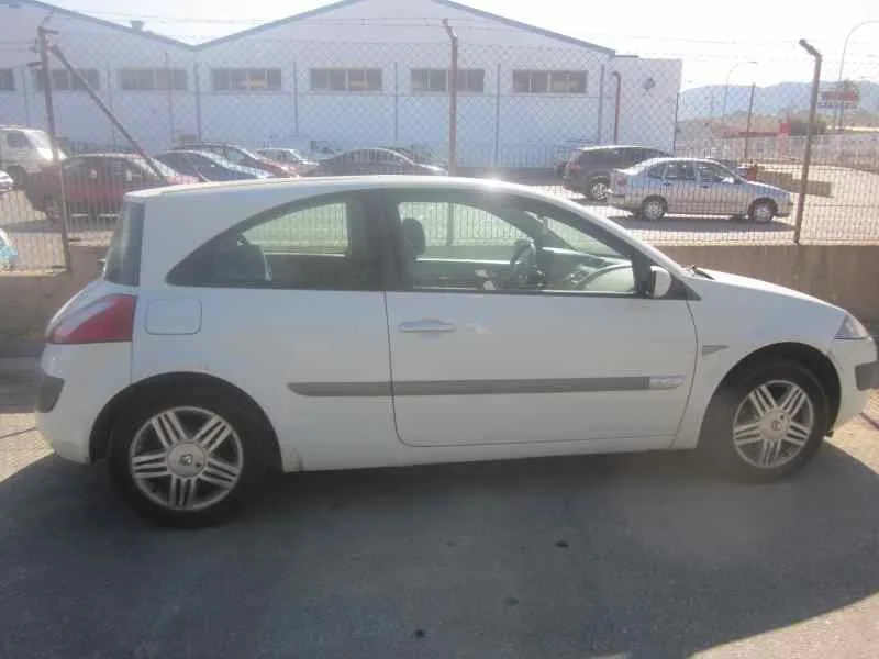 RENAULT MEGANE II BERLINA 3P '2002 CONFORT AUTHENTIQUE BLANCO