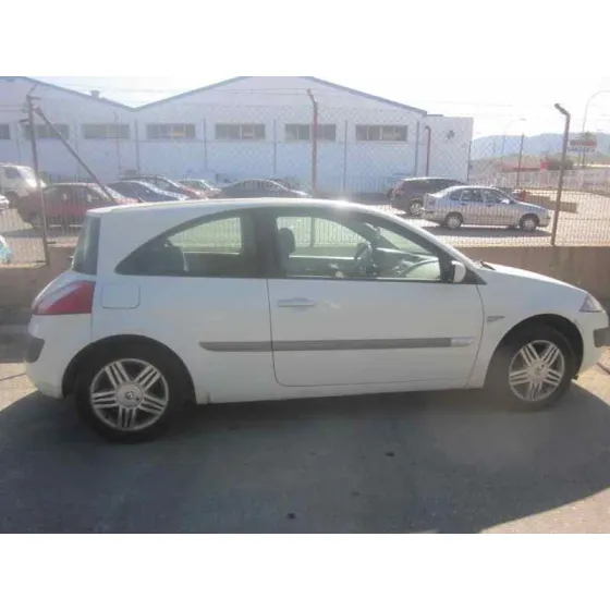 RENAULT MEGANE II BERLINA 3P '2002 CONFORT AUTHENTIQUE BLANCO