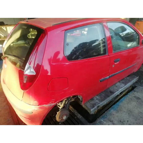 FIAT PUNTO BERLINA (188) '2004 1.2 8V ACTIVE ROJO