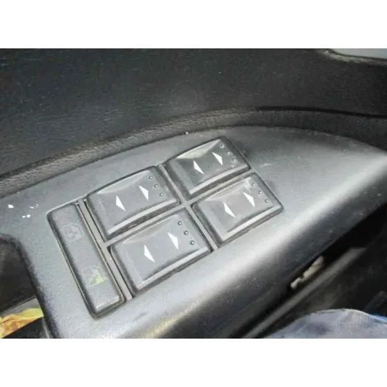FORD MONDEO BERLINA (GE) '2004 AMBIENTE (06.2003->) (D) PLATA
