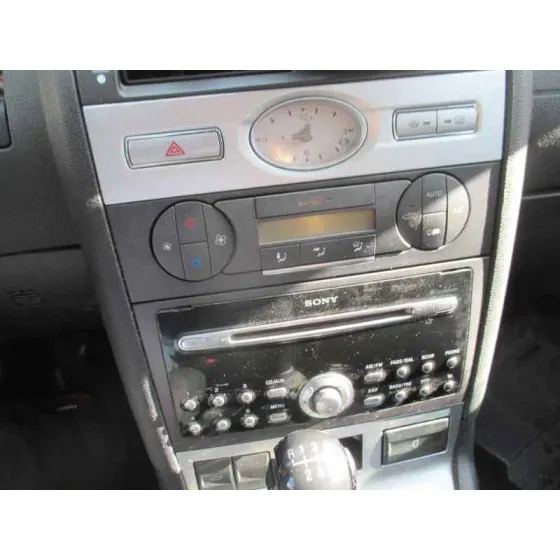 FORD MONDEO BERLINA (GE) '2004 AMBIENTE (06.2003->) (D) PLATA