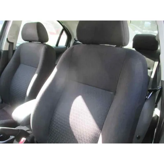 FORD MONDEO BERLINA (GE) '2004 AMBIENTE (06.2003->) (D) PLATA