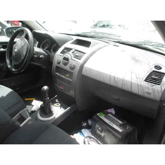 RENAULT MEGANE II BERLINA 3P '2004 CONFORT AUTHENTIQUE GRIS CLARO