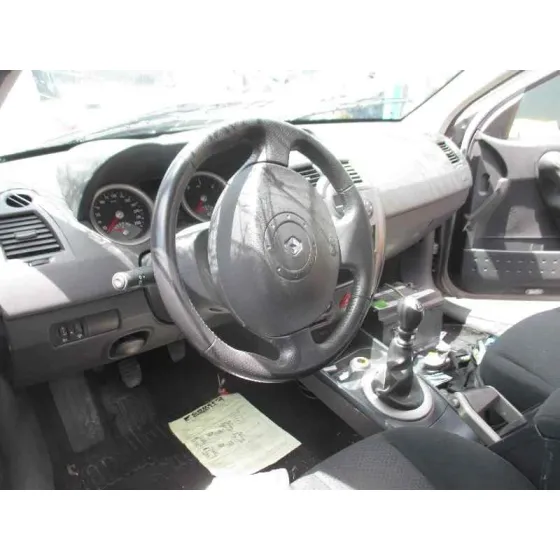 RENAULT MEGANE II BERLINA 3P '2004 CONFORT AUTHENTIQUE GRIS CLARO
