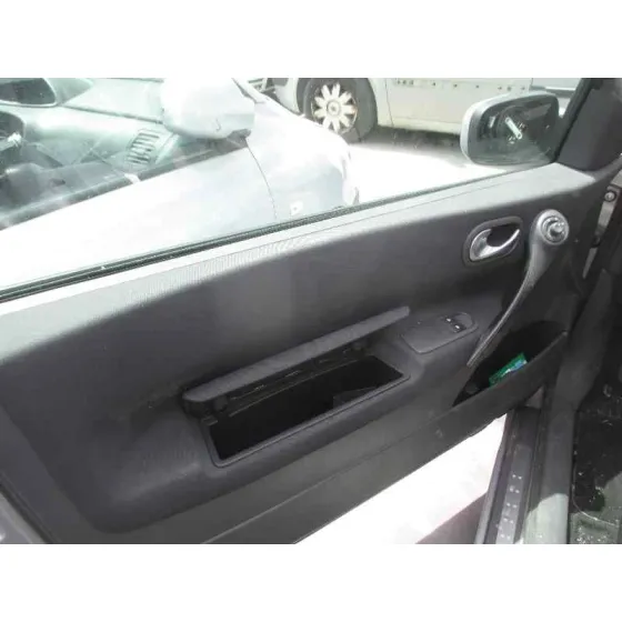 RENAULT MEGANE II BERLINA 3P '2004 CONFORT AUTHENTIQUE GRIS CLARO