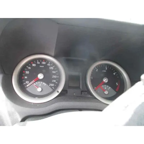 RENAULT MEGANE II BERLINA 3P '2004 CONFORT AUTHENTIQUE GRIS CLARO