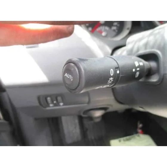 RENAULT MEGANE II BERLINA 3P '2004 CONFORT AUTHENTIQUE GRIS CLARO