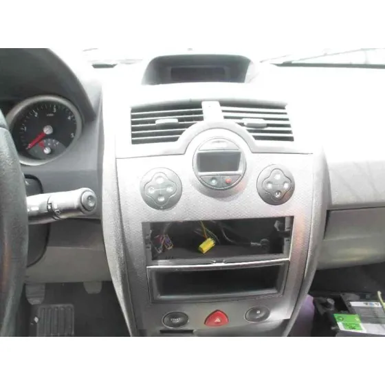 RENAULT MEGANE II BERLINA 3P '2004 CONFORT AUTHENTIQUE GRIS CLARO